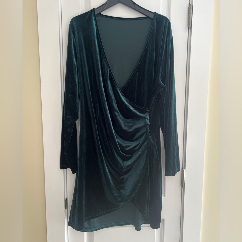 Shein curve 4XL women’s green velvet gathered body con party dress